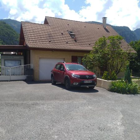 Chambre Dans Maison Cluses Exterior foto