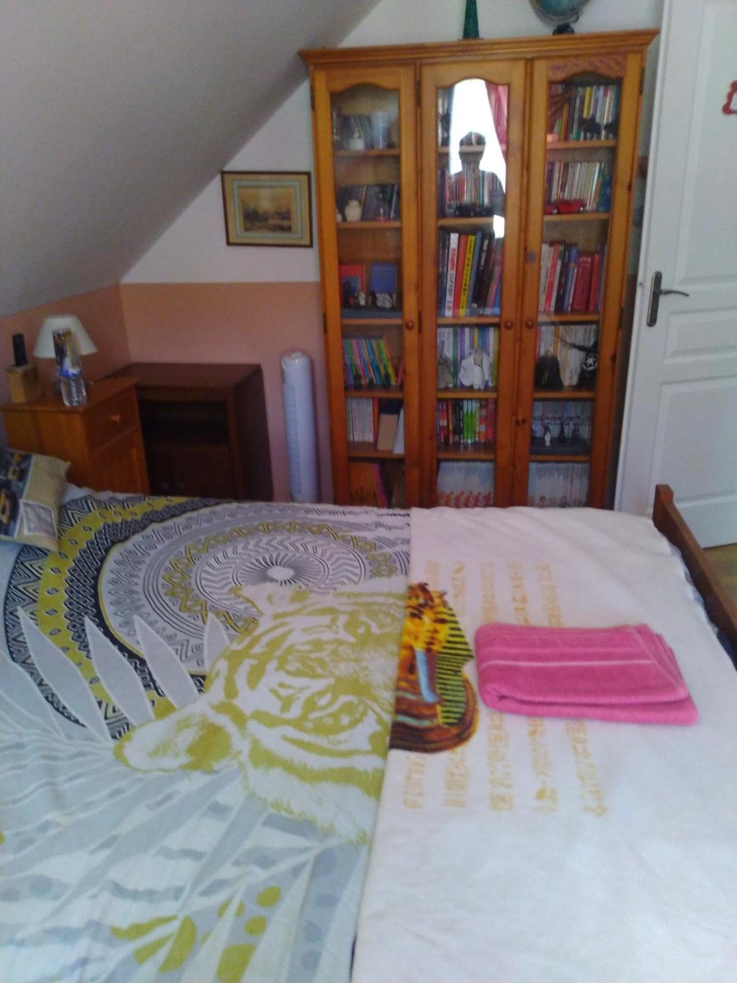 Chambre Rouge Dans Maison Avec Parking Cluses Exterior foto