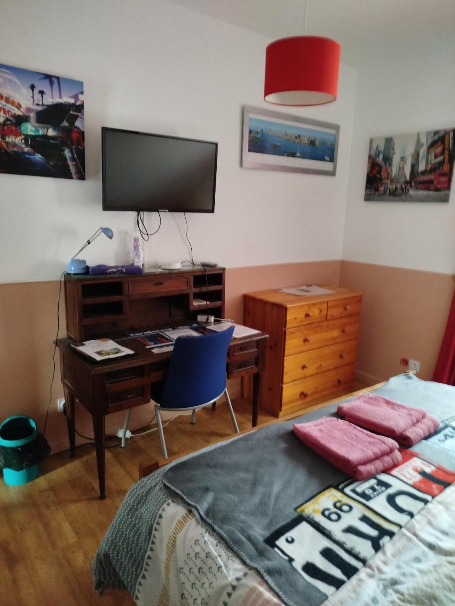 Chambre Rouge Dans Maison Avec Parking Cluses Exterior foto