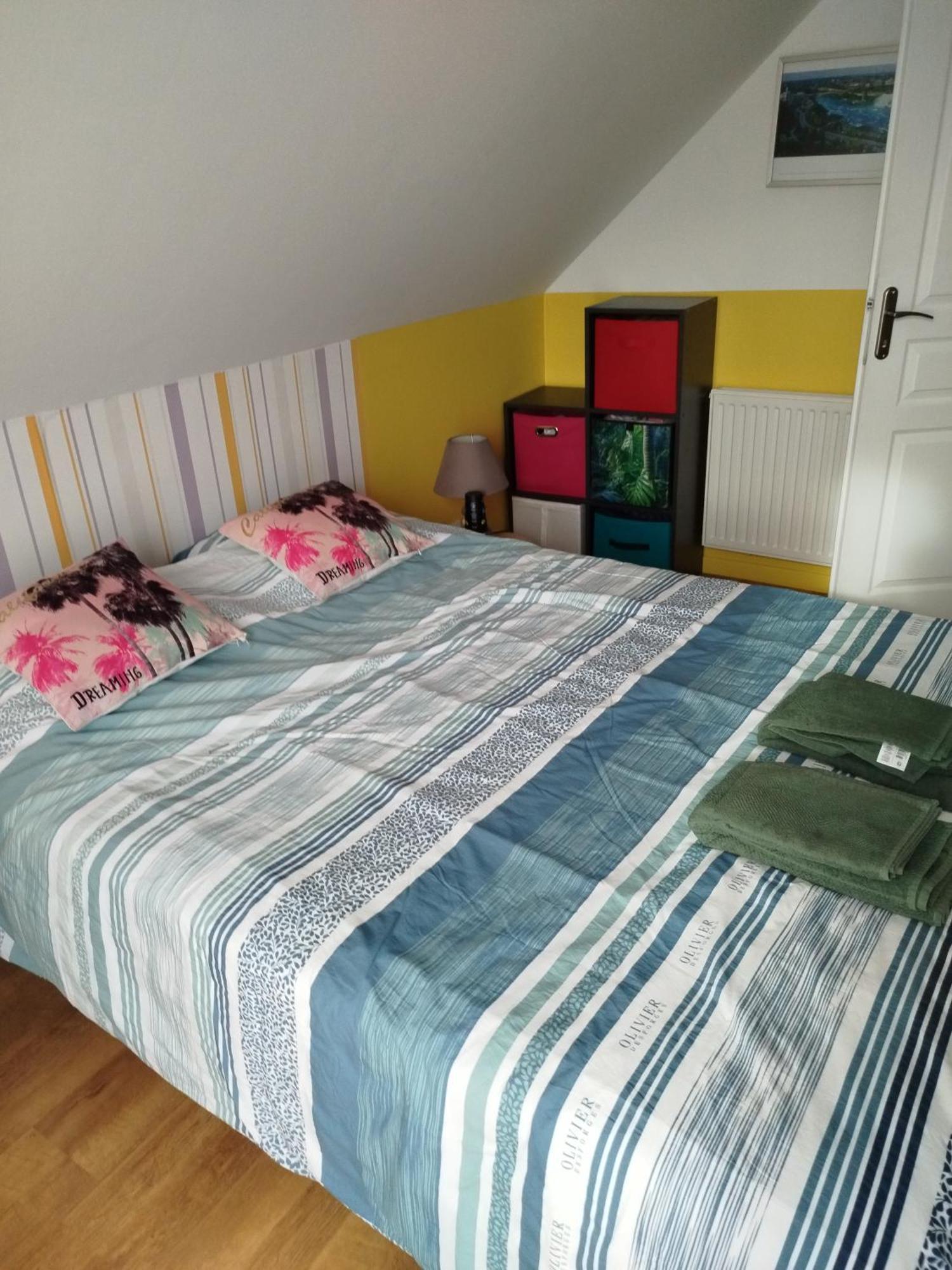 Chambre Rouge Dans Maison Avec Parking Cluses Exterior foto